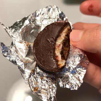 Eti Karam Bitter Çikolatada Kıl: Hijyen İhlali