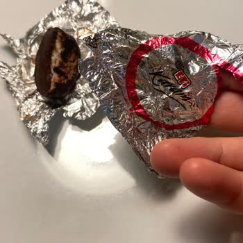 Eti Karam Bitter Çikolatada Kıl: Hijyen İhlali