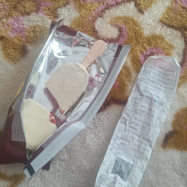 Adora Dondurma Ürünü Açtığımda Kırık Ve Bozuk Şekilde Olduğunu Gördüm