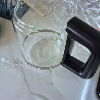 Philips HD7301 Çay Makinesinin Üst Cam Demliği Kırıldı, Garanti Desteği Bekleniyor