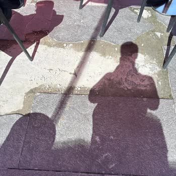 Van AVM'de Sürekli Su Sızması Ve Yetersiz Güvenlik