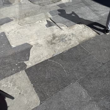 Van AVM'de Sürekli Su Sızması Ve Yetersiz Güvenlik