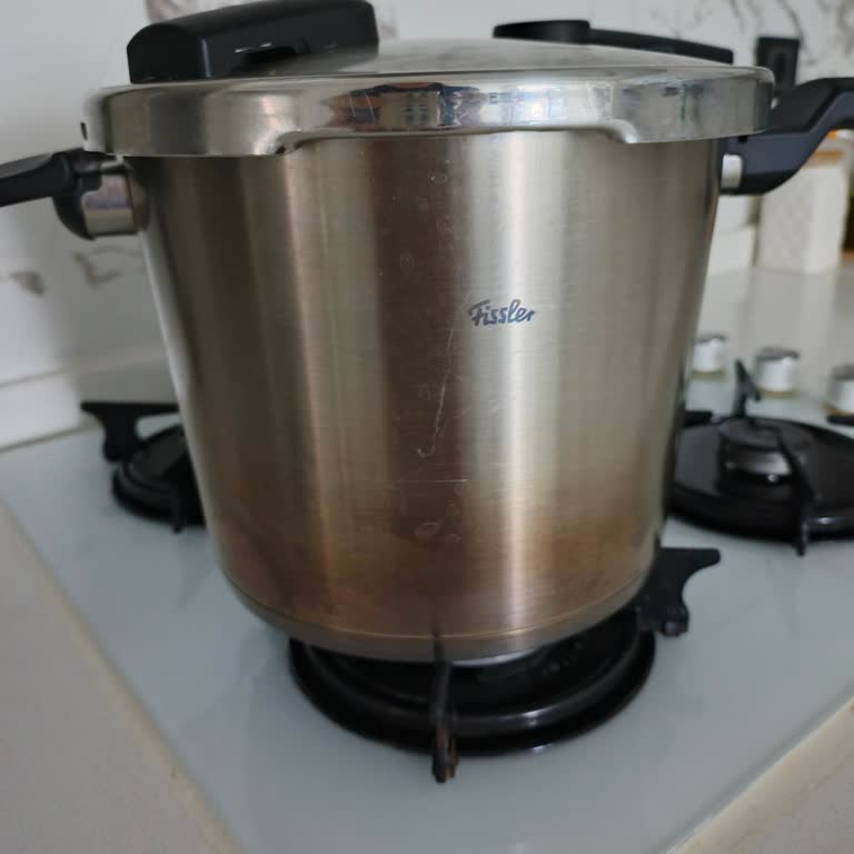 Fissler Düdüklü Tencerenin Dış Yüzeyindeki Kararma Ve Değişim Talebi