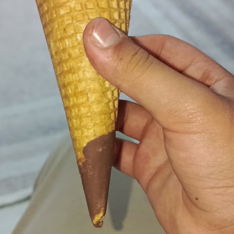Antep Fıstıklı Cornet Dondurmada Çikolata Hatası