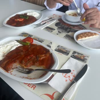 Ümraniye Canpark HD İskender'de Geciken Ve Eksik Servis, Personelin İlgisiz Tavrı