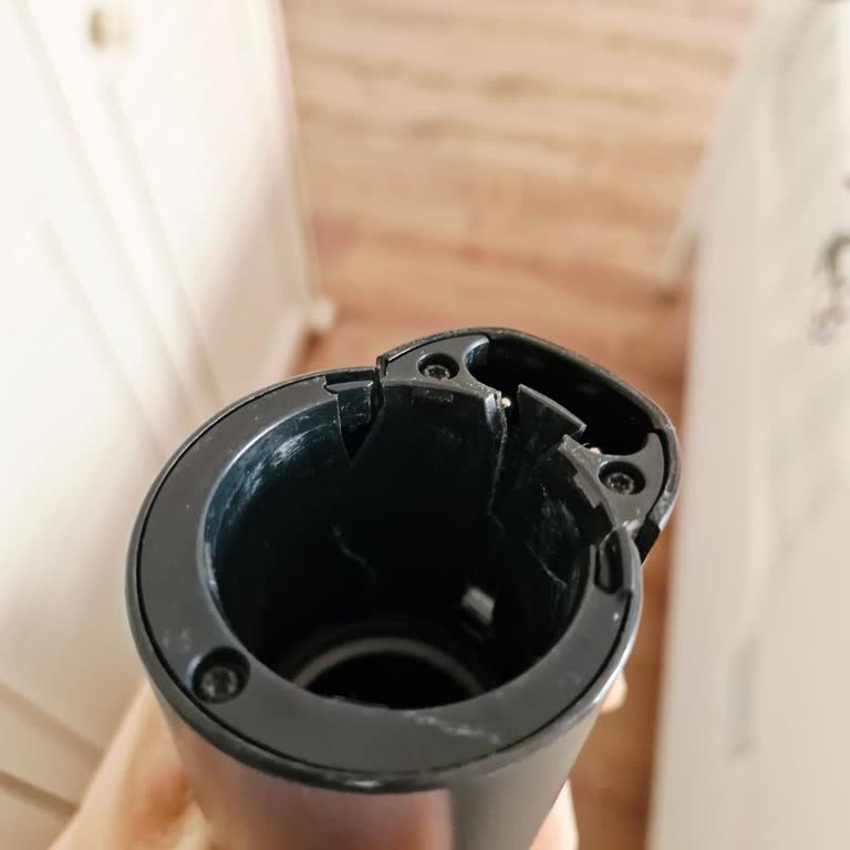 Philips Dikey Süpürgenin Sürekli Parça Kırılması Ve Servis Sorunu