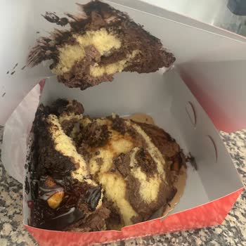 Hasarlı Çikolatalı Pasta Ve Yetersiz İade