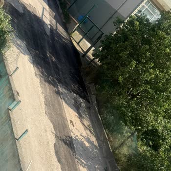 Halıdere Yalı Mahallesi’nde Bozuk Asfalt Ve Çakıllı Yol, Motosiklet Kazasına Yol Açtı