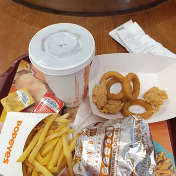 Popeyes Çeşme Şubesinde Küçük, Soğuk ve Görseliyle Uyuşmayan Porsiyon