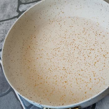 Boya Çatlağı Olan Karnıyarık Tencere İçin Satıcıdan Yanıtsızlık