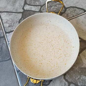 Boya Çatlağı Olan Karnıyarık Tencere İçin Satıcıdan Yanıtsızlık