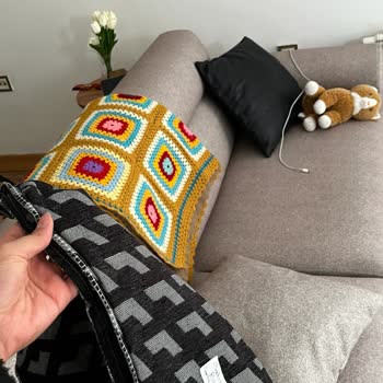 Kumaş Yırtığı Ve Eksik Kırlent İçin Sürekli Geciken Servis Ve İade Talebi