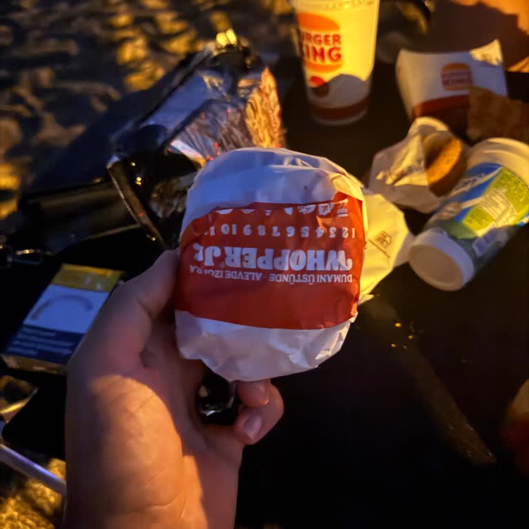 Burger King Şubesinde Yanlış Sipariş Ve Eksik Soslar Nedeniyle Mağduriyet