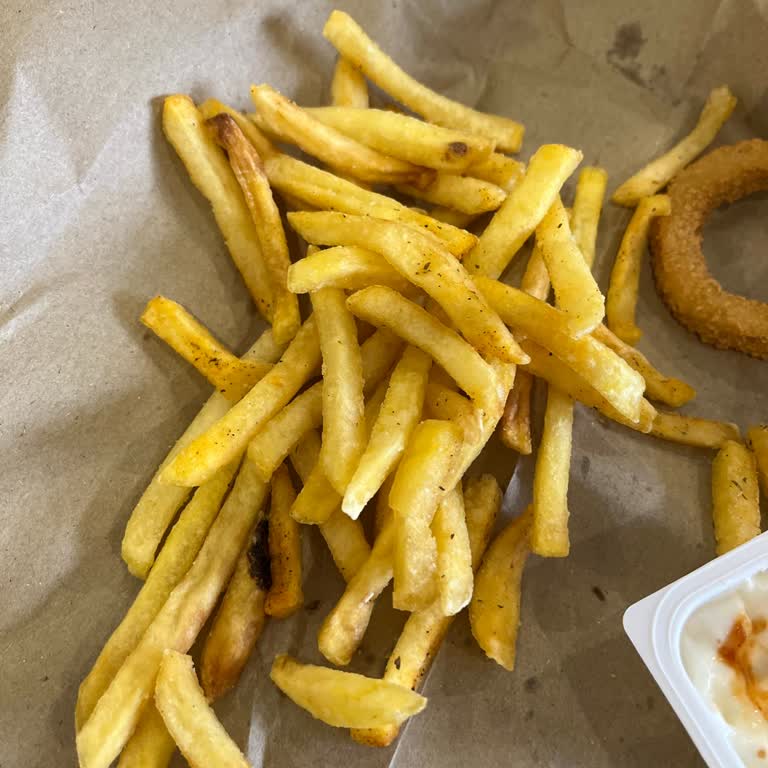 Taşlaşmış Ve Bayat Patates Kızartması, Özensiz Hamburger