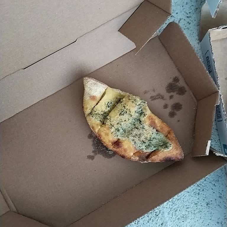 Kırıkkale Domino's Şubesinde Sarımsaklı Ekmeklerin Küçük Boyutları Müşteriyi Hayal Kırdı