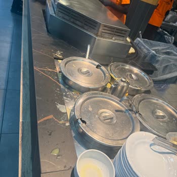 Hijyen Sorunları Ve İlgisiz Çalışan Tutumu