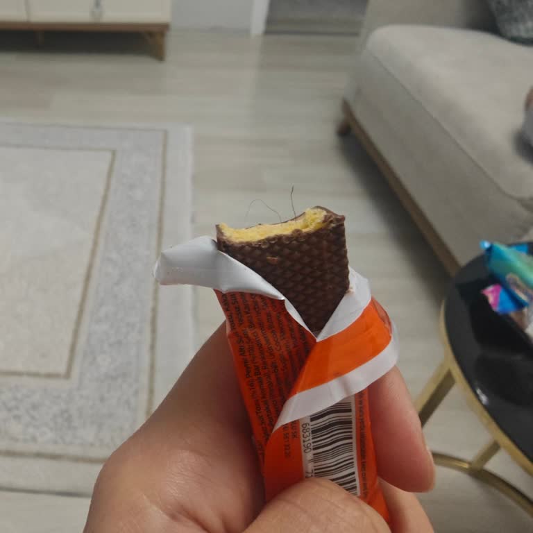 Cino Çikolata Barında Uzun Siyah Kıl