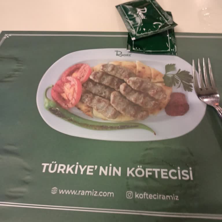 Köfteci Ramiz Şubesinde Uzun Bekleme Ve Kibar Olmayan Tavır