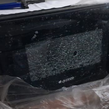 Arçelik Mikrodalga Camı Kendiliğinden Patladı Ve Güvenlik Riski Oluşturdu
