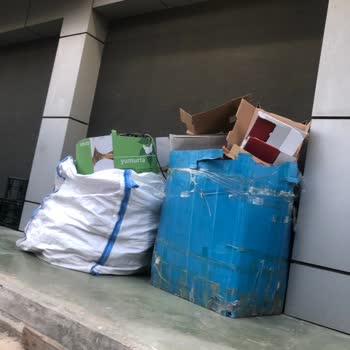 BİM Şubesinde Kağıt Atıkları Ve Gürültü Yaşam Kalitesini Bozuyor