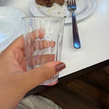 Çiğ Köfte, Deterjan Tadında Ayran Ve 2000 TL’lik Hesap: İlgisiz Personel Ve Hijyen Sorunu