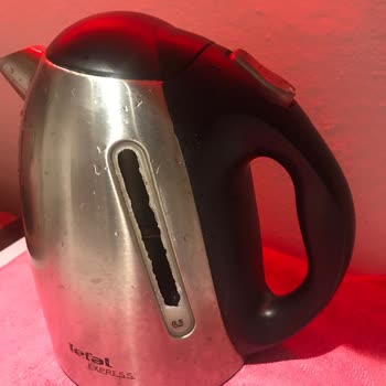 Tefal Kettle Su Göstergesi Çatladı Ve Plastik Parça Dağıldı