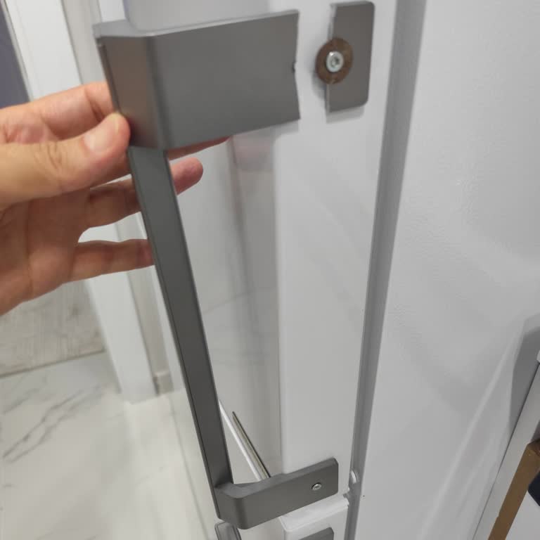 Garanti Kapsamındaki Buzdolabımın Kapı Kolu Kırıldı, Ücretsiz Değişim Talep Ediyorum