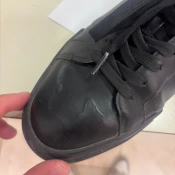 Calvin Klein Ayakkabısında Kesik Ve Boya Sorunu, Kullanıcı Hatası Reddi