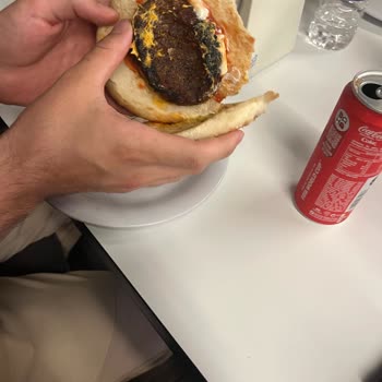Yanık Ve Eksik Malzemeli Köfte, 38 Dakika Bekletildim