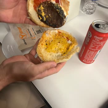 Yanık Ve Eksik Malzemeli Köfte, 38 Dakika Bekletildim