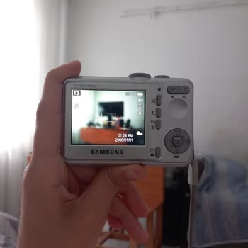 Gardrops’ta Kısa Devre Yapan Vintage Samsung Kamera Ve İade Reddi