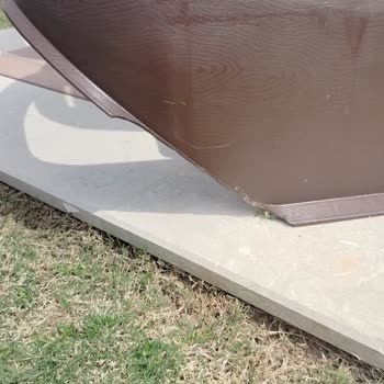 Bauhaus Şezlonglarının Tek Tek Hasarlı Gelmesi Ve Yetersiz Telafi