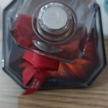 Lancôme Parfümü Beyaz Kıyafetlerde Leke Bırakıyor, Değişim Talebi