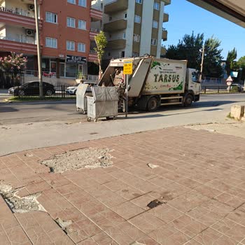 Gündüz Çöp Toplama Saatlerinin Koku Ve Gürültüye Neden Olması