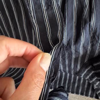LCW Gömleğinde Üretim Hatası: Düğme İlikleri Kısa Sürede Yırtıldı
