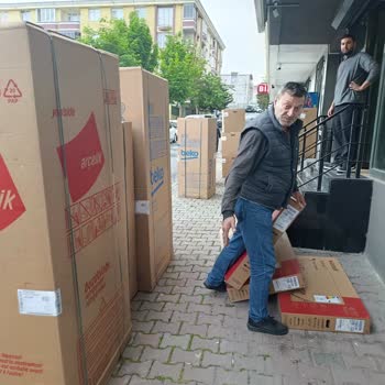 Kaldırımın Kapalı Olması Ve Personelin Saldırgan Davranışı Çocuk Güvenliğini Tehlikeye Atıyor