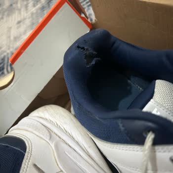 Nike Ayakkabının İç Astarı Yırtıldı Ve Tabanı Ayrıldı: Ayıplı Ürün Değişim Talebi