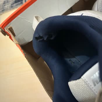 Nike Ayakkabının İç Astarı Yırtıldı Ve Tabanı Ayrıldı: Ayıplı Ürün Değişim Talebi