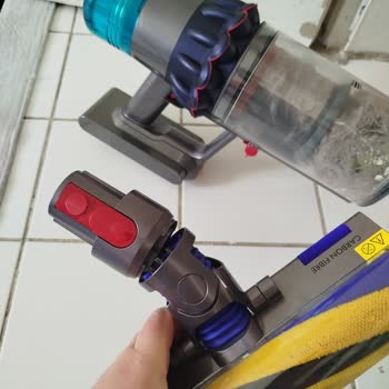 Dyson V15 Lazerli Başlığının Beklenmedik Kırılması Ve Garanti Talebi