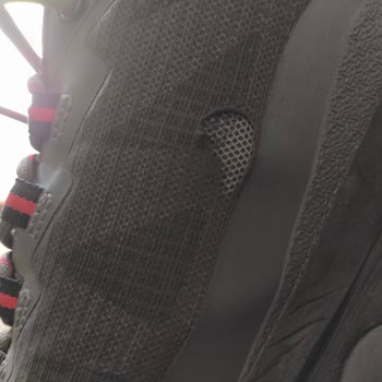 Ayakkabının Kısa Sürede Parçalanması Ve Şirketin Geri Dönüş Yapmaması