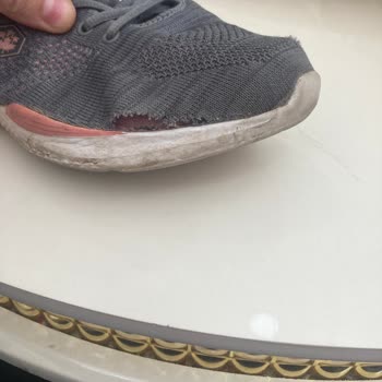 Garanti Kapsamındaki Spor Ayakkabının Yırtılması Ve Mağazanın Reddetmesi