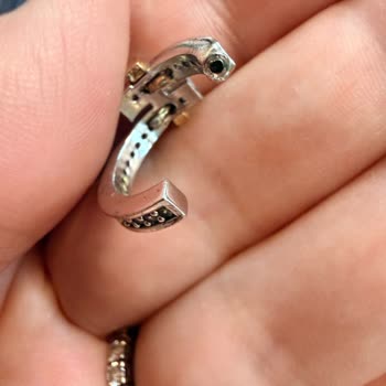 Muffgem'in Kusurlu Küpesi İçin İade Reddedildi Ve Müşteri Hayal Kırıklığı Yaşadı