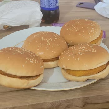 Migros Yemek'te Yükseltilmiş Burger Ücreti Alındı, Standart Burger Teslim Edildi