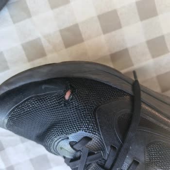 Nike Çocuk Ayakkabılarında Tekrarlanan Patlama Sorunu Ve Değişim İsteği
