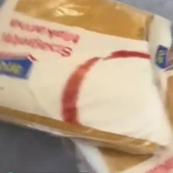 Esnaf Kuruyemiş İçinden Makarna Çıktı