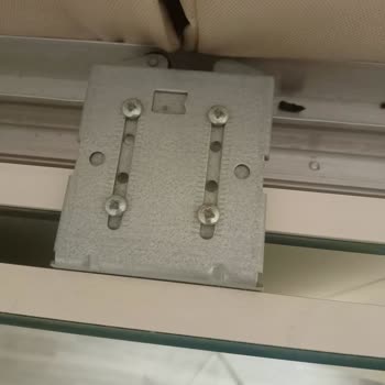 Gardırop Ray Sistemi Sürekli Sürtüyor Ve Ses Çıkarıyor
