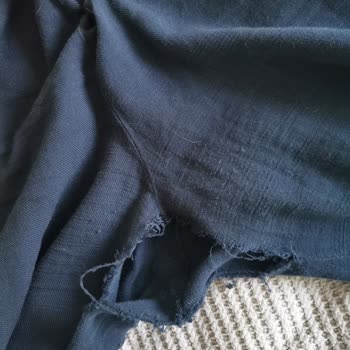 Betushe Butik'te Kısa Sürede Yırtılan Ve Tüylenen Pantolonlar