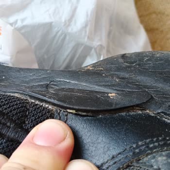 Ön Burun Açılan Ayakkabıda Ürün Hatası Ve Mağaza Çalışanlarının İlgisiz Yaklaşımı