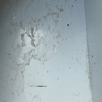 Kirli Ve Cam Parçalı Dondurma Dolabı İade Ve Değişim Talebi