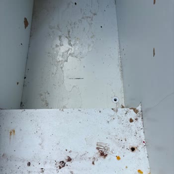 Kirli Ve Cam Parçalı Dondurma Dolabı İade Ve Değişim Talebi